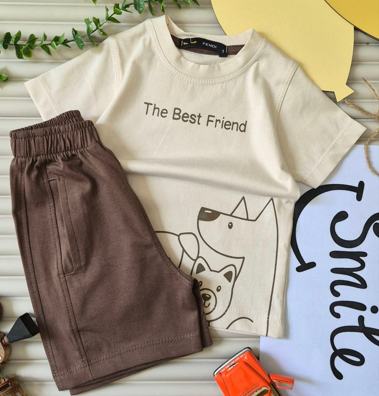 ست تیشرت و شلوارک پسرانه بچگانه، تیشرت نخ پنبه کرم با طرح فانتزی سگ و نوشته The Best Friend به همراه شلوارک قهوهای
